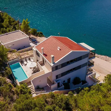 Stunning In With Wifi * Blace