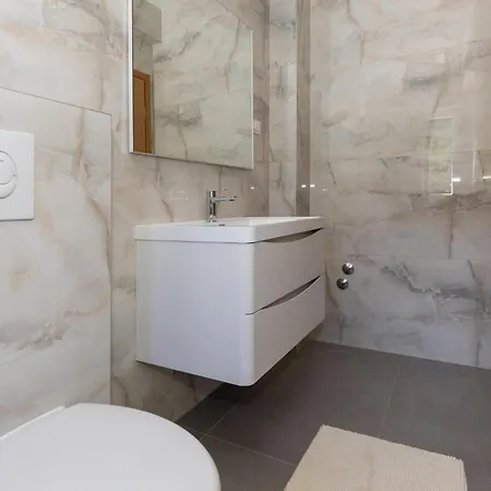 Stunning In With Wifi * Blace