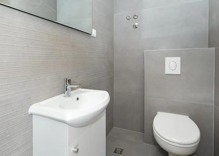 Stunning In With Wifi بلاتشي