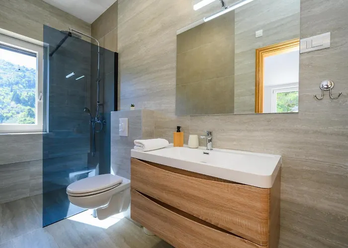 Stunning In With Wifi بلاتشي